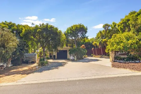 The Studio @ Latitude 34: Beachside Bliss - Surf, Hike, Relax