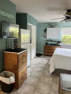 Princeville Delight! COLD A/C, Sleeps 4, Pool & Jacuzzi, Private Lanai & Space