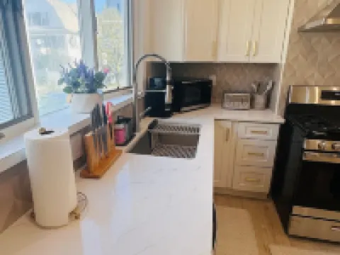 Modern 2BR near subway & parking available Hotels in Somerville