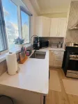 Modern 2BR near subway & parking available