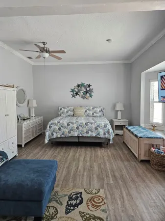 1ST STREET RETREAT UPDATED DOG FRIENDLY APARTMENT WITH FENCED IN YARD!! Отели в г. Сейнт Огастин Бич