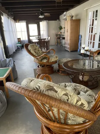 Cozy Water Front 2 bedroom 2 bathroom Home with Lake Access