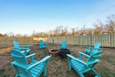 Luxury Home. Hot-tub, close to IAD & Hylton PAC. Hotels near Linden Lake