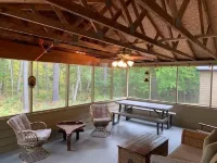 Snowmobile Access & Close to Oak Mt. SPACIOUS 5 Bedroom for large family/groups.