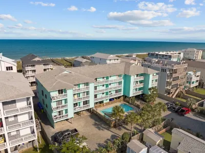 Bella Breeze - A 2bdrm /2 bath Condo Sleeps 6 With Ocean Views Linens Included!