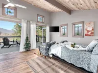 Brand New Luxe Retreat + Hot Tub