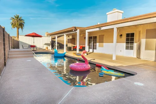 Game Room/ Pool and Jacuzzi Cozy Home in Yuma