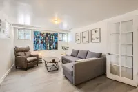 Cozy & spacious apartment walking distance to the best of Denver!