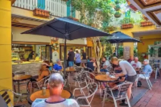 FantaSea In Ettalong Beach - 700m to Beach 3 bedrooms 6 Guests 4 Beds 2 Baths 意塔隆海灘酒店