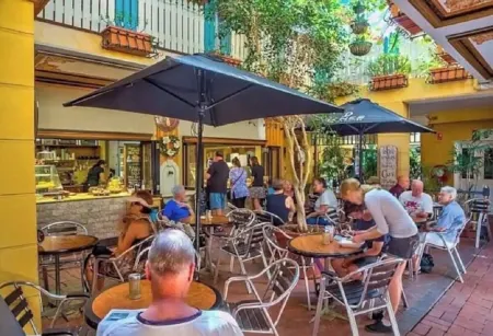 FantaSea In Ettalong Beach - 700m to Beach 3 bedrooms 6 Guests 4 Beds 2 Baths Отели в г. Ettalong Beach