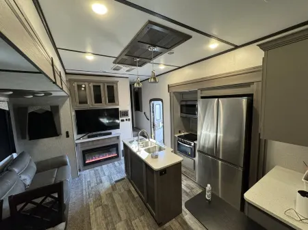 Huge RV-Lake Russel & Lake Secession Camplife - Hunting and Fishing Playground