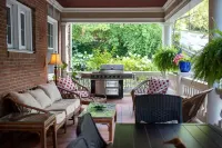 Lovely 2 bedroom apartment with indoor fireplace!