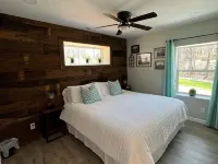 Fully Renovated Cottage - Minutes from Appalachian Trail & Carvins Cove Hotels in Catawba