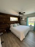 Fully Renovated Cottage - Minutes from Appalachian Trail & Carvins Cove