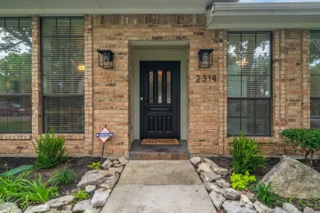 Family Friendly Luxury Home with Pool Отели в г. Кэрролтон