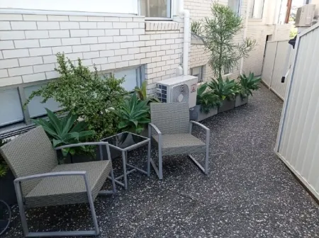 'LITTLE LAKE LODGE' - on Warilla Beach / Little Lake