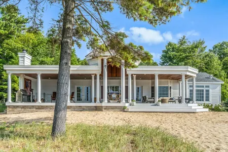 Contemporary Crystal Lake Beachfront Cottage
