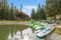 Secluded cabin with your own pond. Waterfront steps away. 30min to ski big mtn