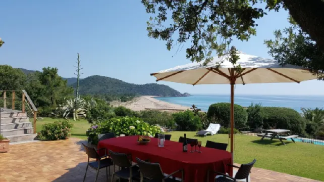 Exclusive granite villa DIRECTLY on the beach, sea and mountain panorama, pool