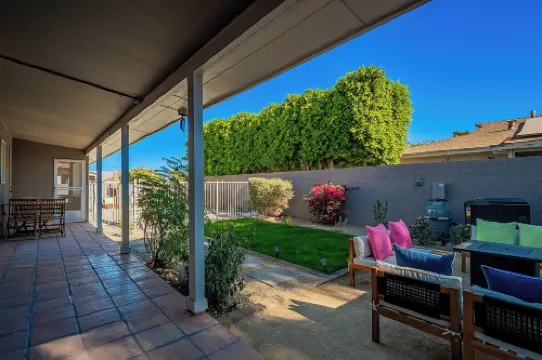 Warm Winter Oasis, Heated Pool & Family Fun