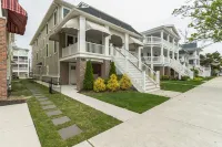 Luxury Home Near Beach, Boardwalk & Shopping-Elevator/Linens/Game Room/Bikes