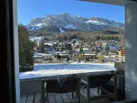 Central Cortina Newly Refurbished. 3’ from Freccia Nel Cielo  Cable Car. 科爾蒂納丹佩佐住宿飯店