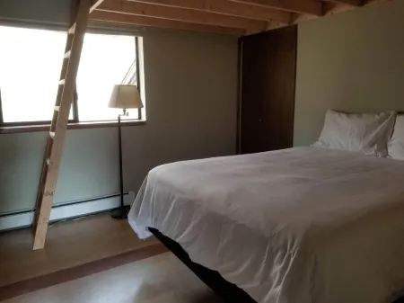 Beautiful Condo With Mountain Views