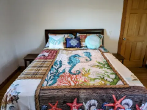 The Salty Seahorse!4x4 beach, private dock, hot tub, pool, Horses. Pet-Friendly Hotels in Fruitville