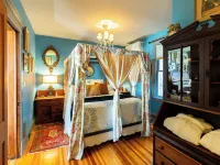 Luxury Spa Retreat with Sauna, Hot Tub & Swimming Pool in the Heart of Hudson 哈得孫酒店