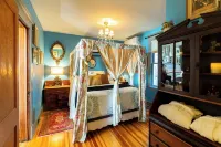 Luxury Spa Retreat with Sauna, Hot Tub & Swimming Pool in the Heart of Hudson Hotels in Hudson