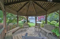 Quiet, private apartment on a 160-year-old farm. Attractions within 5 miles.