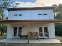 Charming, private, quiet and family-friendly Cottage in Hampstead NC Hotels near Topsail Beach fishing pier