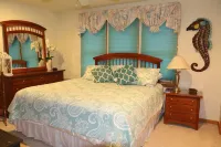 Uilani's Dream!  Beautifully Renovated with expansive decks!