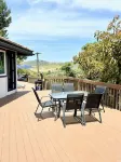 Paradise View House: Pool & Lake View