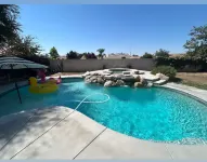 Charming 4-Bedroom House in Lovely Bakersfield with AC, WiFi, Enjoy a Hot Tub
