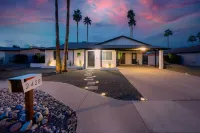 Pontoon Boat/Games/King Bed/Hot Tub/Family Fun! โรงแรมใน