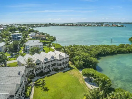 Waterfront Duck Key Villa - Sleeps 6 Отели в г. Duck Key
