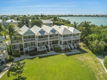 Waterfront Duck Key Villa - Sleeps 6 Отели в г. Duck Key
