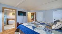 5Br 2 Kitchens Custom Home Pool Table 1 mi Downtown Starlink Fastest Internet