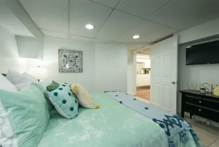 Downtown Hideaway on trendy Denton square Отели рядом с достопримечательностью «University of North Texas»