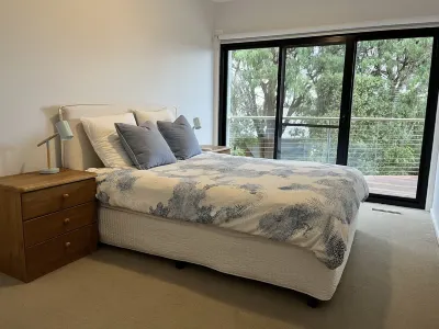 Bayorama - Water views  & close to Shops and Bay Beach Hotels near The Point On Nepean