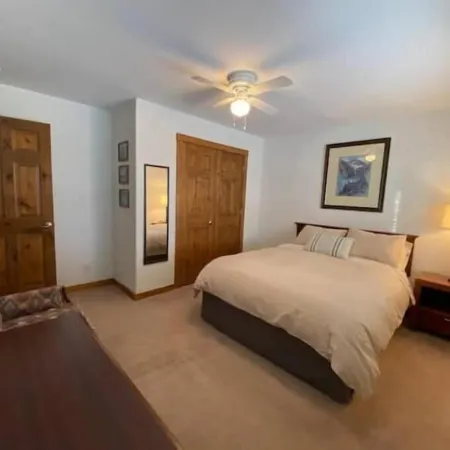 Cozy Two Bedroom Cabin Mountain Getaway!