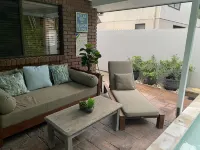 Absolute beachfront- Bush, Beach, Dogs, Relax!