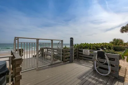 Renovated Condo with Pool on No Drive Beach Отели в г. Понс-Инлет