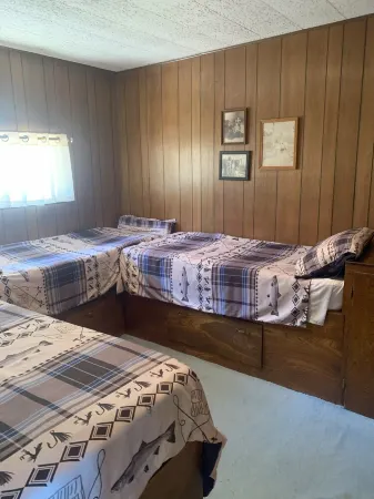 Lakeside Country Cabin with private dock!