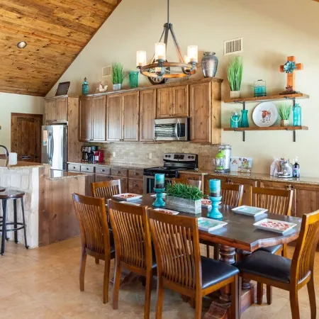 Longhorn•Pool•Cabana Kitchen•Quiet SubDiv•Sleeps 27•FREE Frio Access +VIP Perks