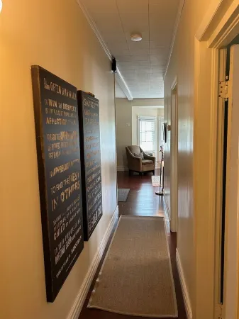 COMFORT and CHARM - Stay in St. Paul's FAVORITE rental in historic Summit Hill! Отели рядом с достопримечательностью «Эксель-Энерджи-центр»