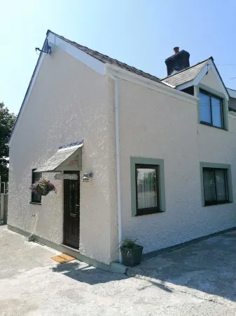 Cottage by the river with fishing. Отели в г. Бойла