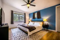 Midcentury Modern Bungalow Bethel Woods/White Lake Hotels in White Lake