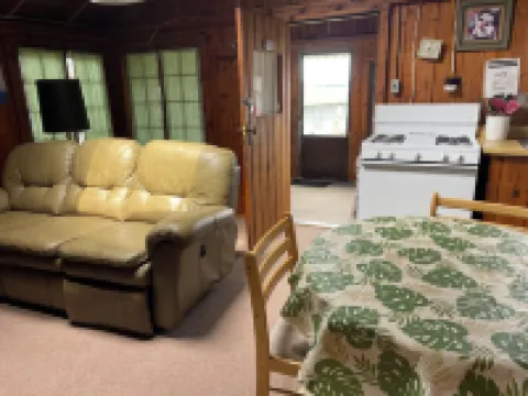 Beautiful Hubbard Lake, Lakefront Cottage